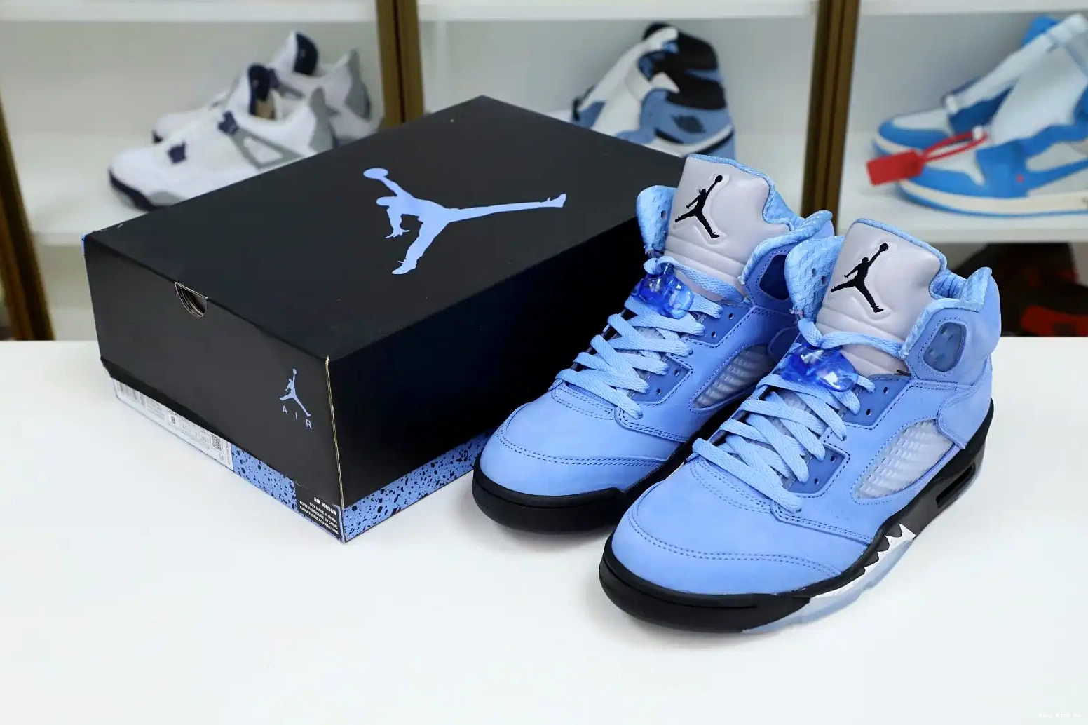 SE 401 BLEU UNIVERSITY JORDAN DV1310 AIR 5 BLACK-WHITE RETRO BLUE Kimikick 0511